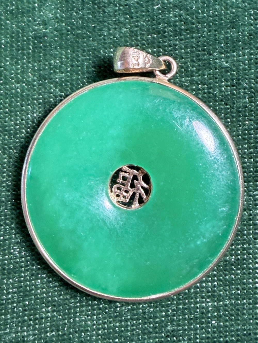 Green Natural Jade Pendant in 14k Gold - Elegant Women’s Jewelry 💎 - Picture 4 of 5